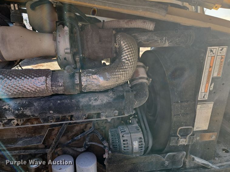 image for item EI8736 2006 Challenger MT525B MFWD tractor