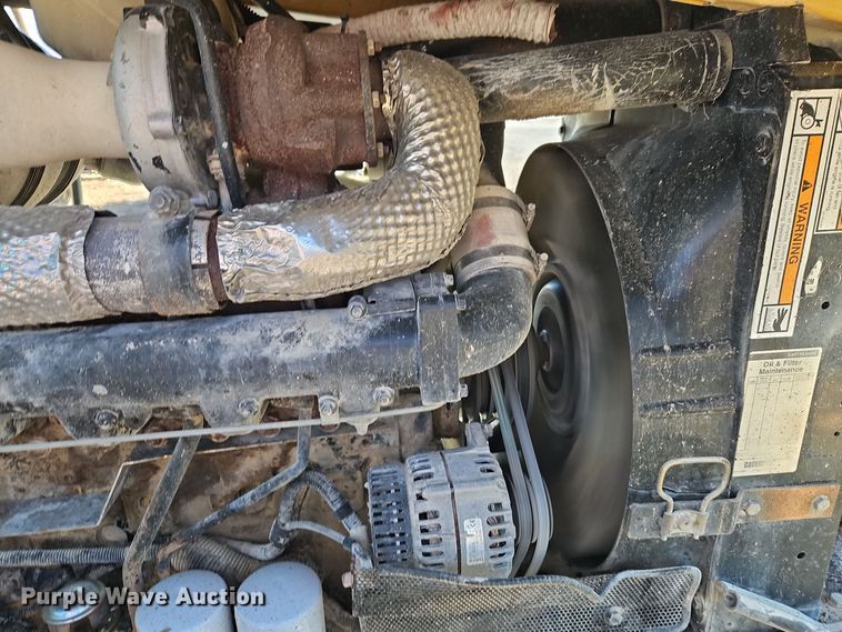 image for item EI8736 2006 Challenger MT525B MFWD tractor