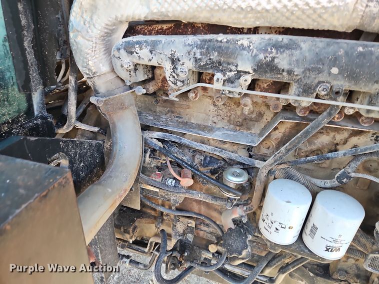 image for item EI8736 2006 Challenger MT525B MFWD tractor