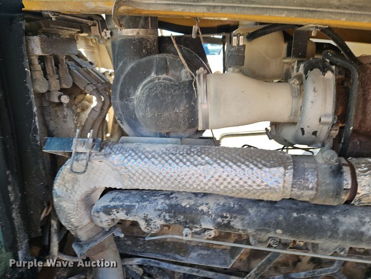 image for item EI8736 2006 Challenger MT525B MFWD tractor