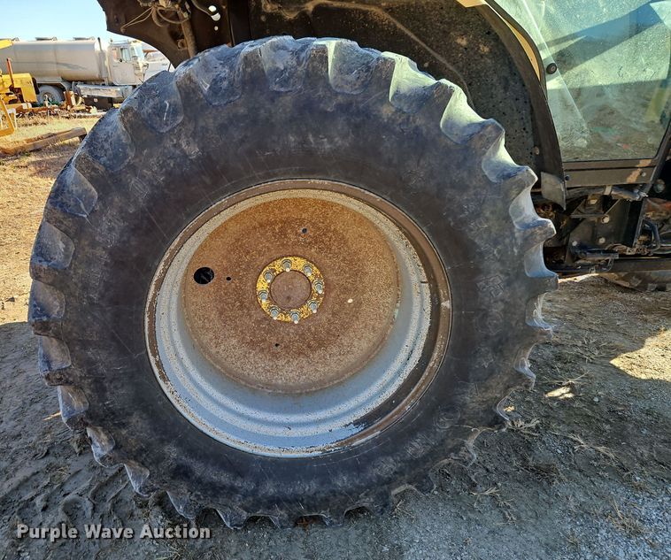 image for item EI8736 2006 Challenger MT525B MFWD tractor