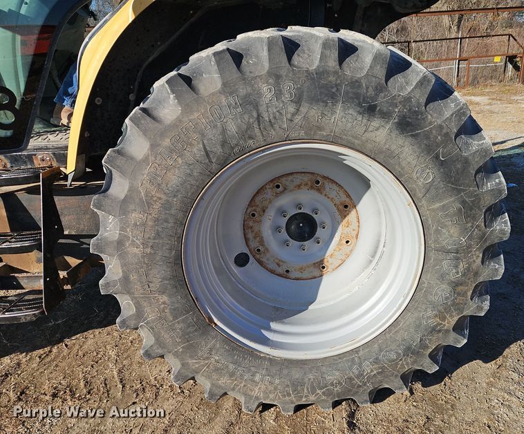 image for item EI8736 2006 Challenger MT525B MFWD tractor