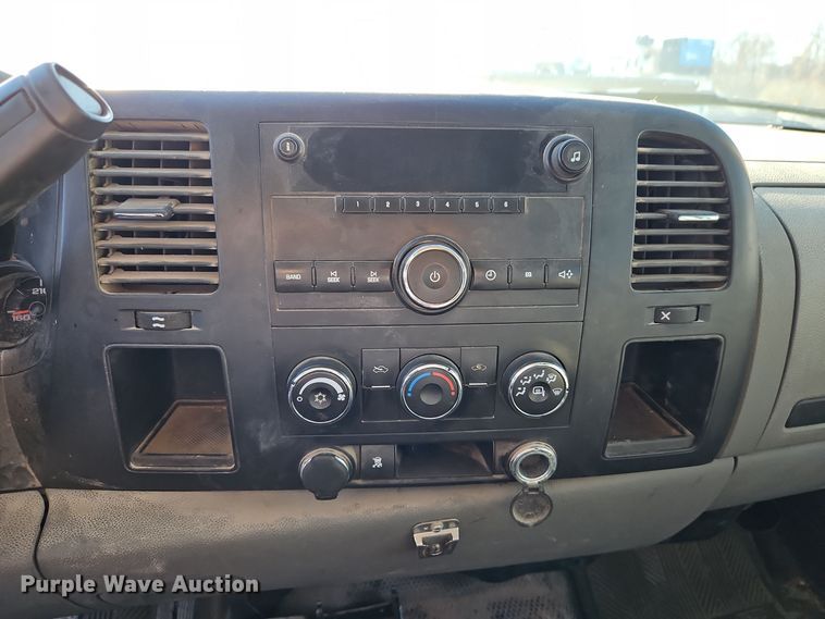 image for item EI8737 2008 Chevrolet Silverado 1500 Crew Cab pickup truck