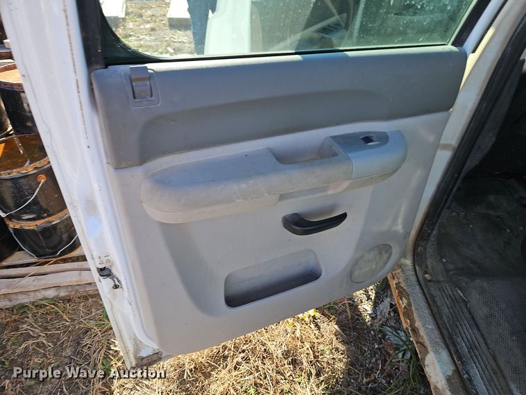 image for item EI8737 2008 Chevrolet Silverado 1500 Crew Cab pickup truck