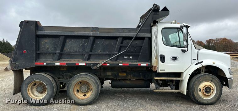 image for item EJ5244 2005 Freightliner Business Class M2 dump truck