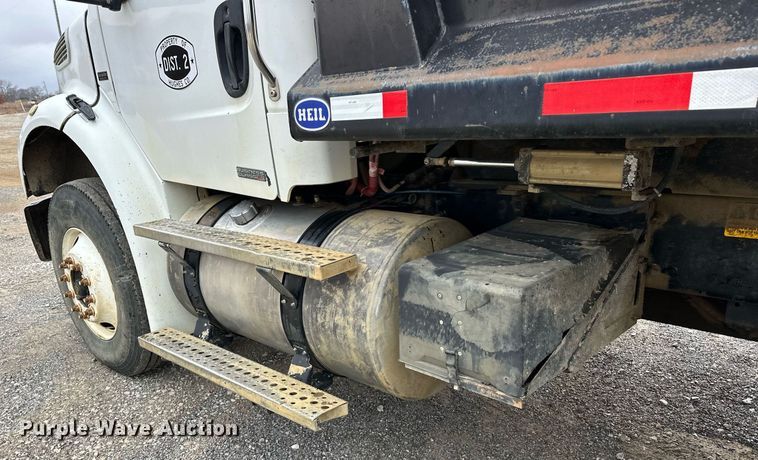 image for item EJ5244 2005 Freightliner Business Class M2 dump truck