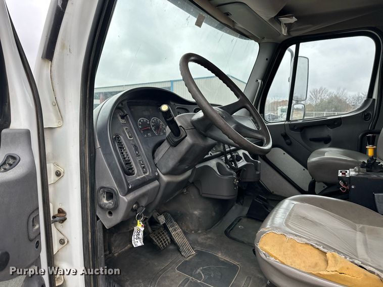 image for item EJ5244 2005 Freightliner Business Class M2 dump truck