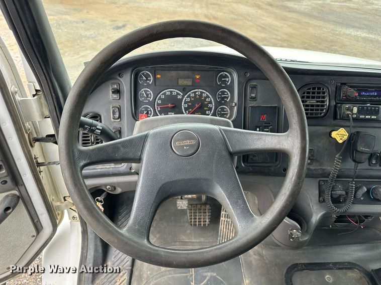 image for item EJ5244 2005 Freightliner Business Class M2 dump truck