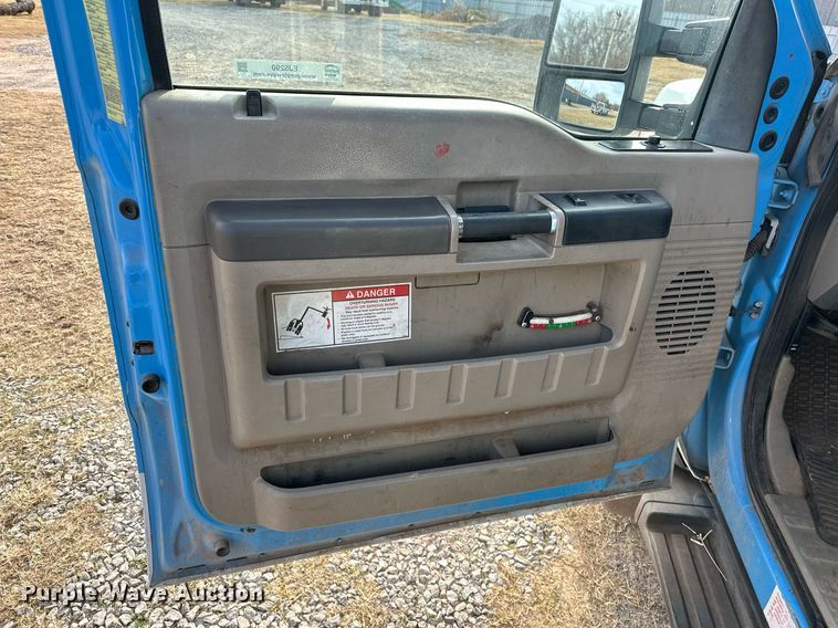 image for item EJ5290 2008 Ford F550 Super Duty XL bucket truck