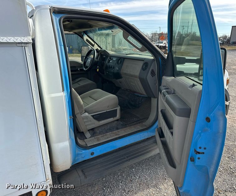 image for item EJ5290 2008 Ford F550 Super Duty XL bucket truck