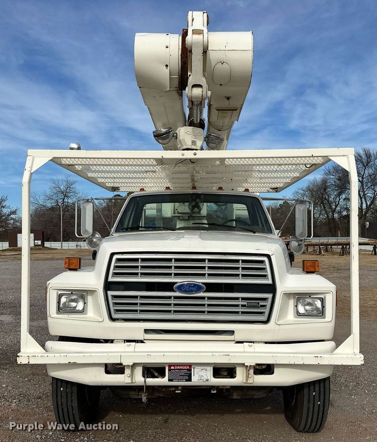 image for item EJ5291 1993 Ford F800 bucket truck