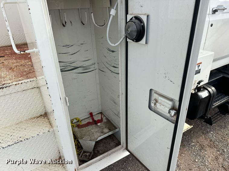 image for item EJ5291 1993 Ford F800 bucket truck