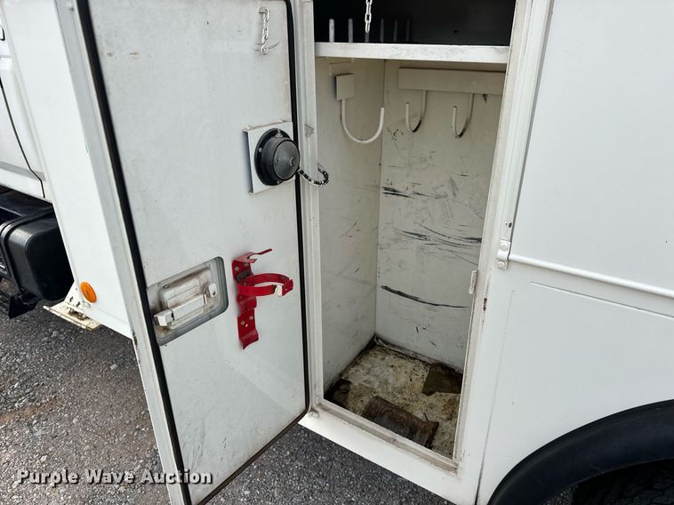 image for item EJ5291 1993 Ford F800 bucket truck