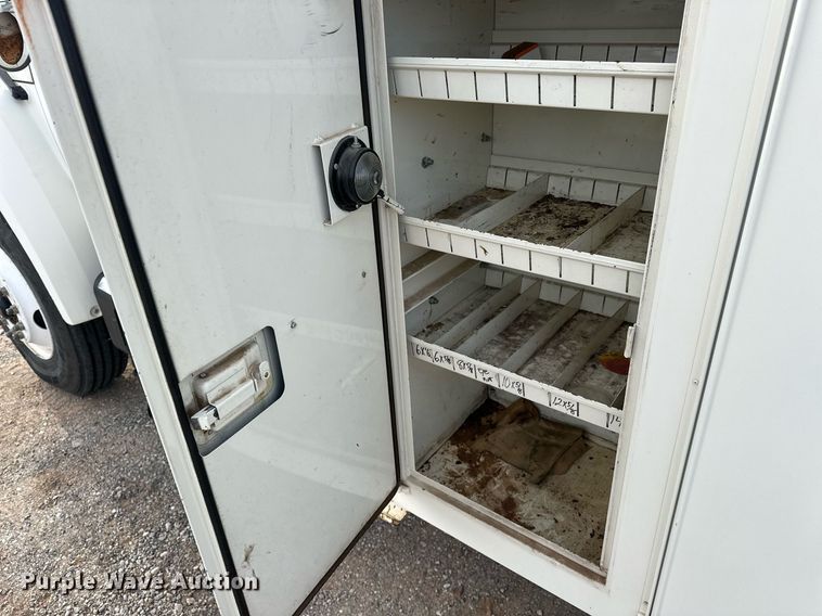 image for item EJ5291 1993 Ford F800 bucket truck