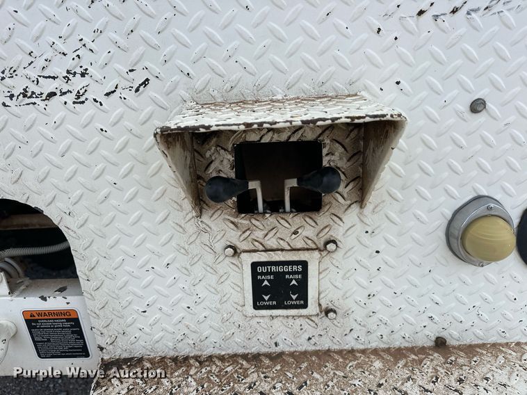 image for item EJ5291 1993 Ford F800 bucket truck