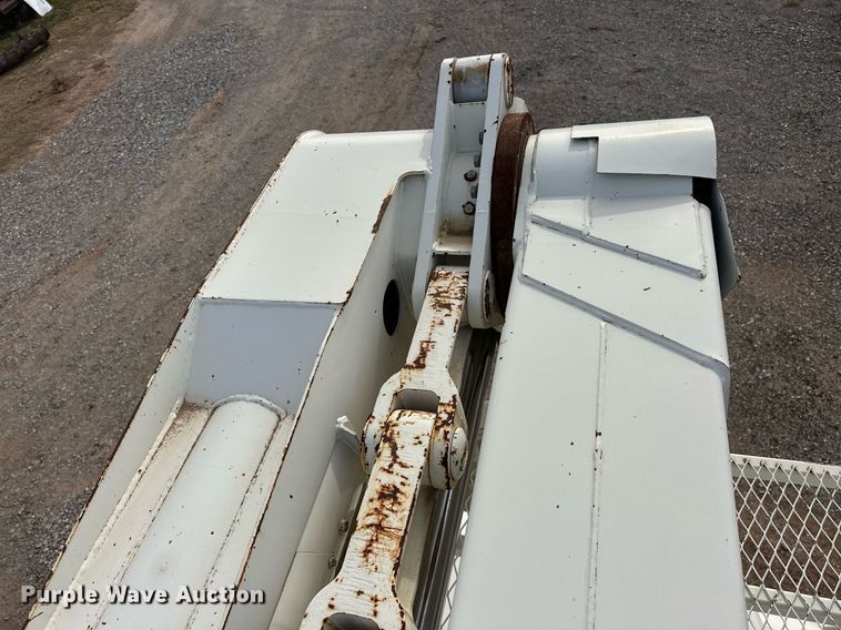 image for item EJ5291 1993 Ford F800 bucket truck