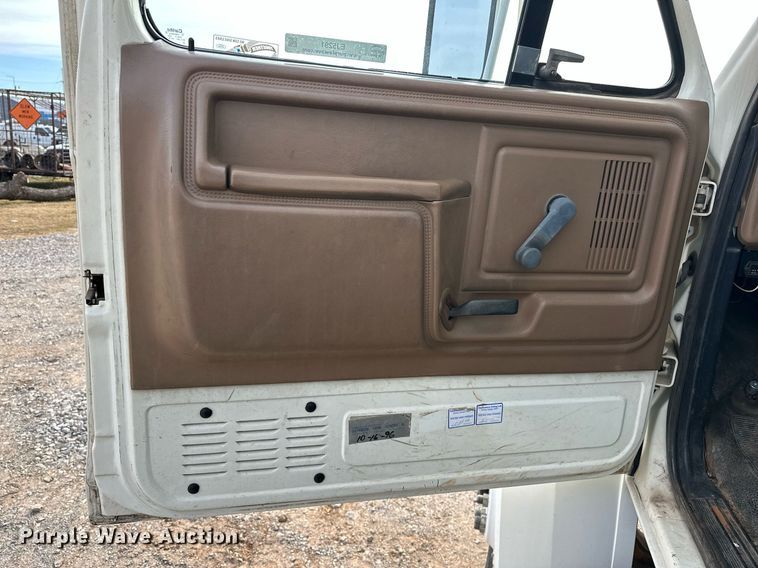 image for item EJ5291 1993 Ford F800 bucket truck