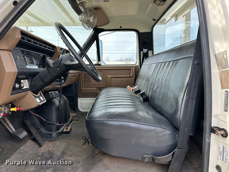 image for item EJ5291 1993 Ford F800 bucket truck