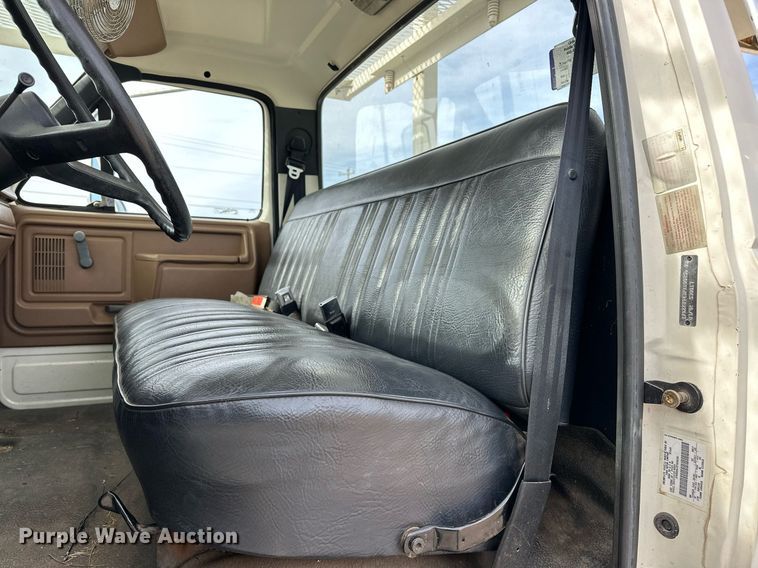 image for item EJ5291 1993 Ford F800 bucket truck