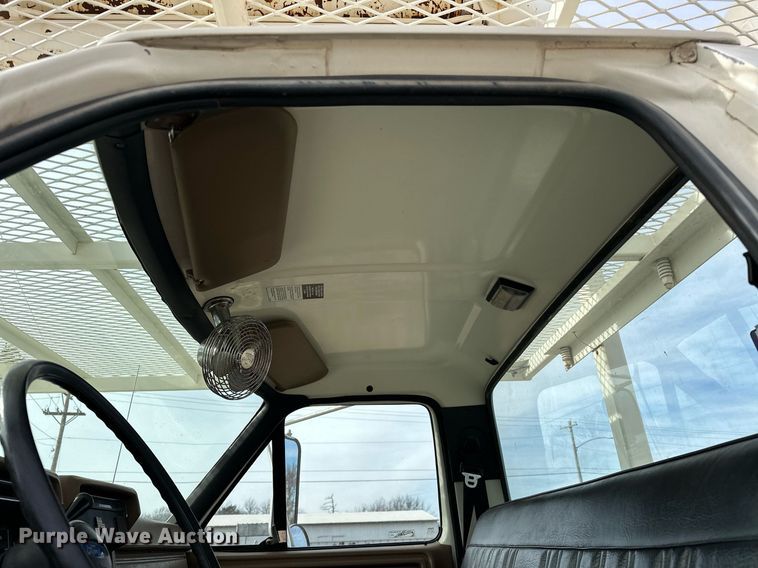 image for item EJ5291 1993 Ford F800 bucket truck