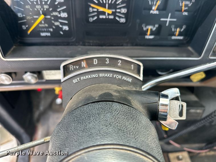 image for item EJ5291 1993 Ford F800 bucket truck