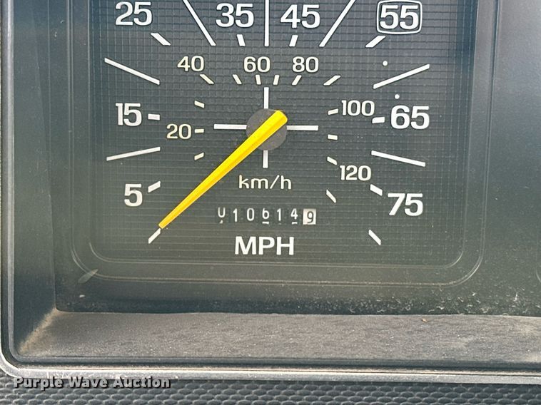 image for item EJ5291 1993 Ford F800 bucket truck