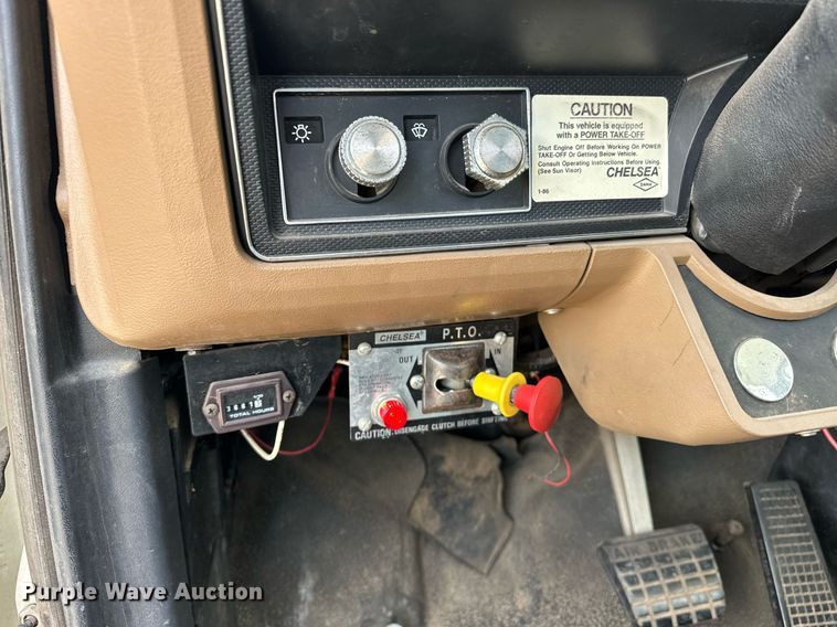 image for item EJ5291 1993 Ford F800 bucket truck