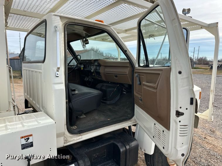 image for item EJ5291 1993 Ford F800 bucket truck