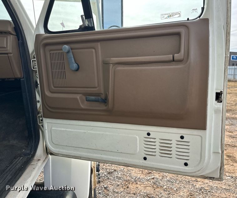 image for item EJ5291 1993 Ford F800 bucket truck