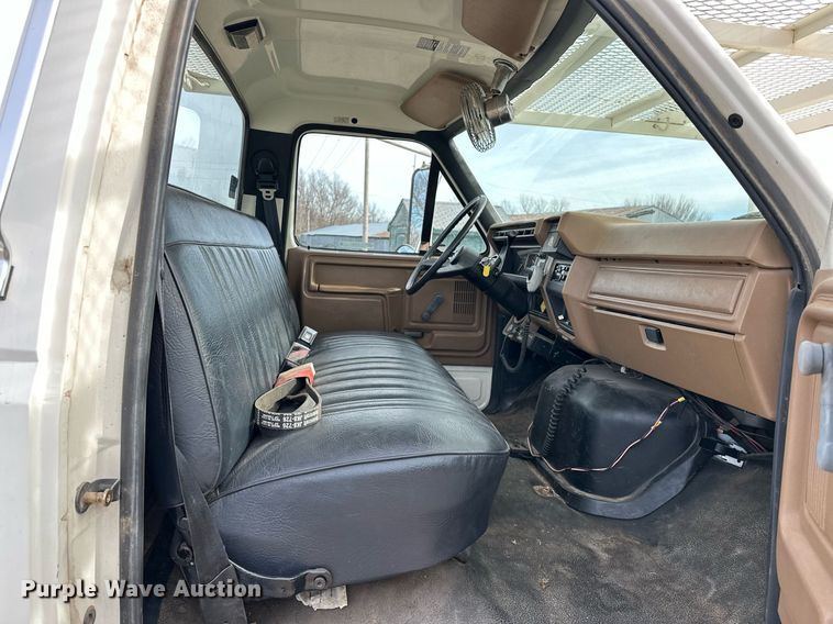 image for item EJ5291 1993 Ford F800 bucket truck