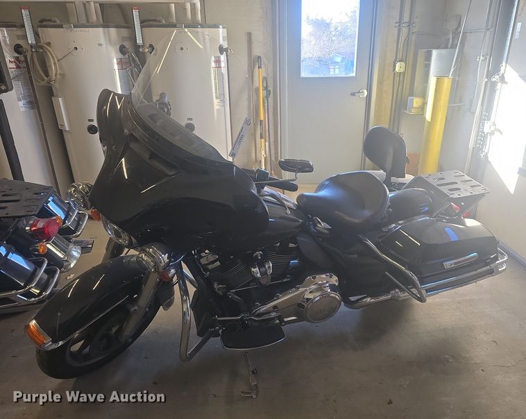 image for item EK6327 2019 Harley Davidson FLHTP Police Electra Glide motorcycle