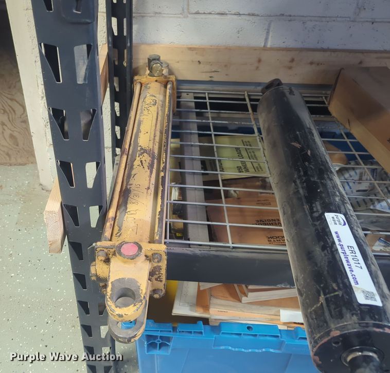 image for item ER1017 (3) John Deere hydraulic cylinders 