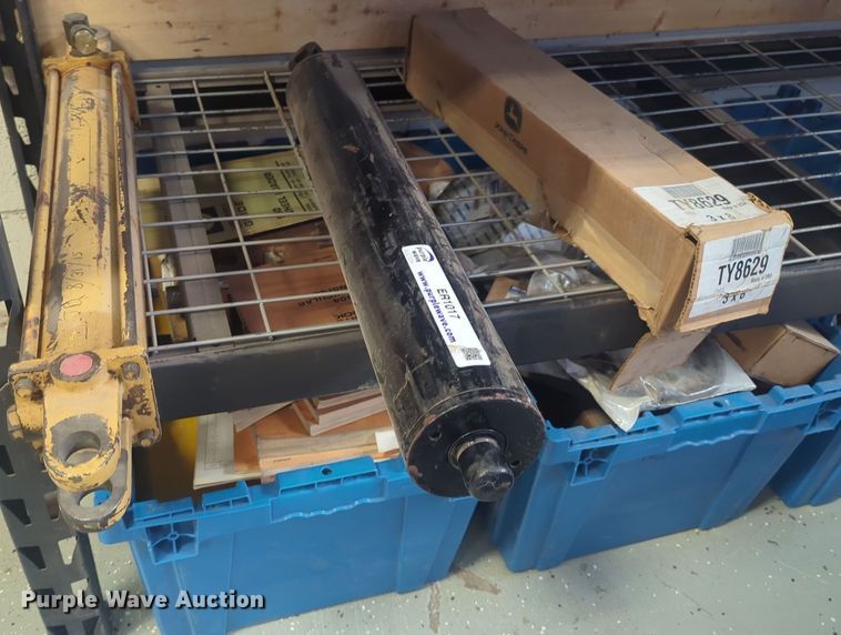 image for item ER1017 (3) John Deere hydraulic cylinders 
