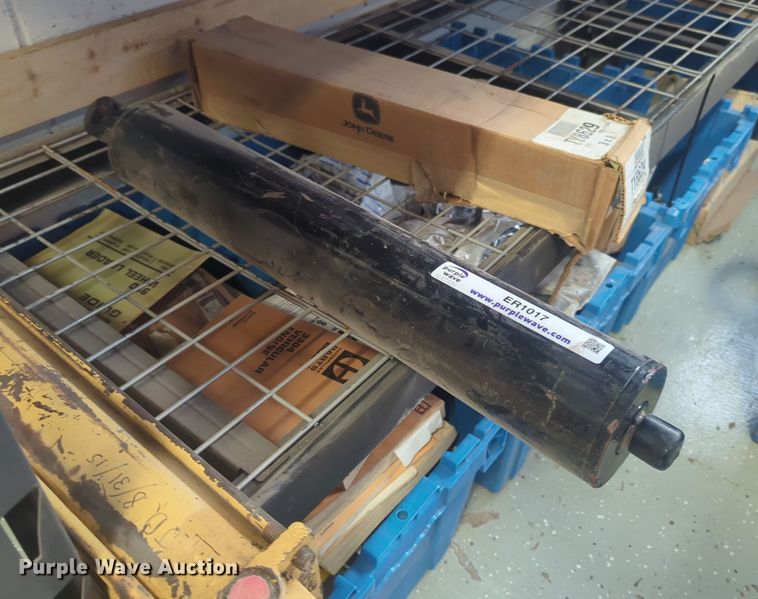 image for item ER1017 (3) John Deere hydraulic cylinders 