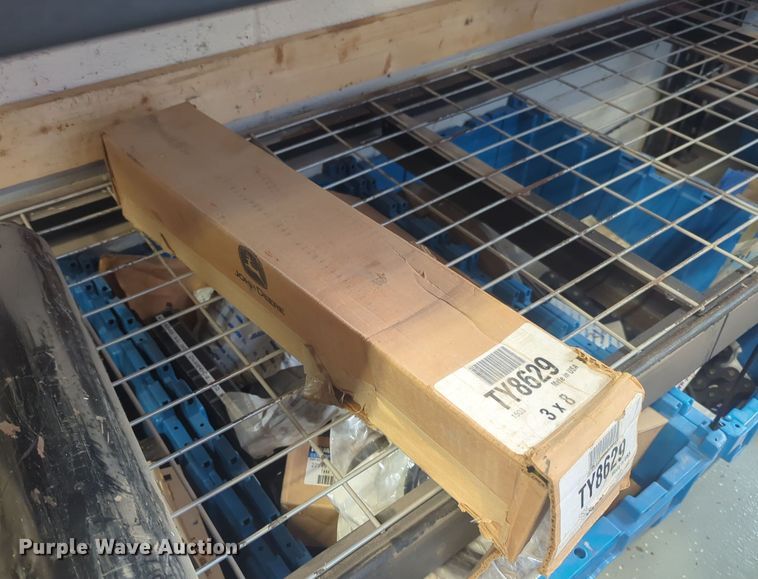 image for item ER1017 (3) John Deere hydraulic cylinders 