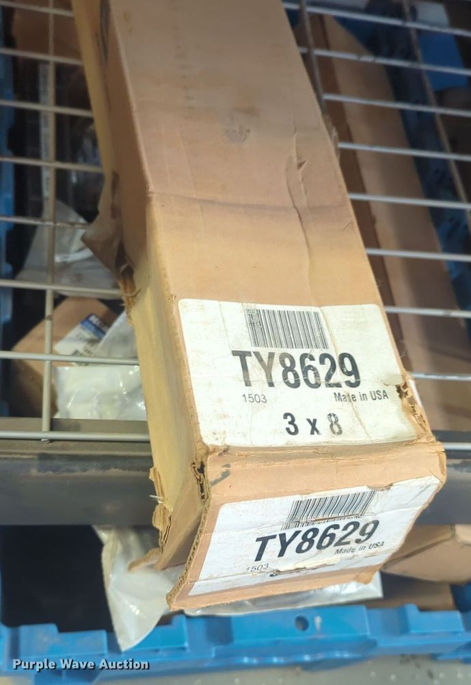 image for item ER1017 (3) John Deere hydraulic cylinders 