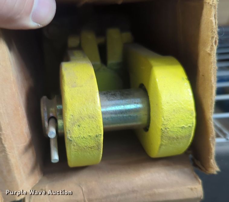 image for item ER1017 (3) John Deere hydraulic cylinders 