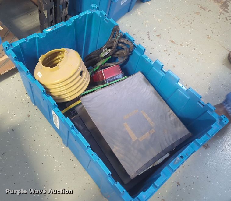 image for item ER1017 (3) John Deere hydraulic cylinders 