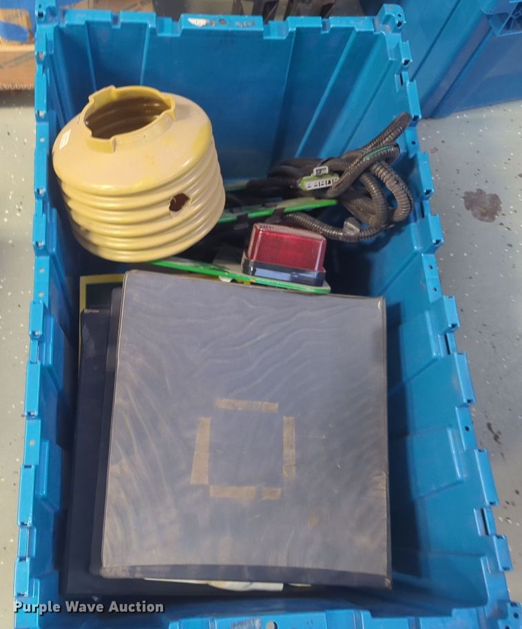 image for item ER1017 (3) John Deere hydraulic cylinders 