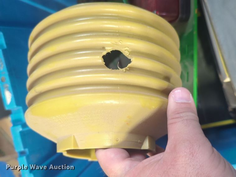 image for item ER1017 (3) John Deere hydraulic cylinders 