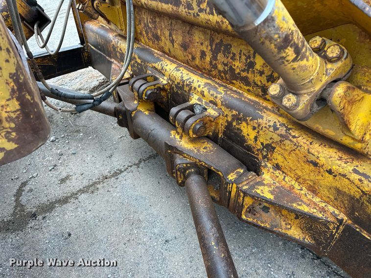 image for item ER1025 1973 Caterpillar D6C dozer