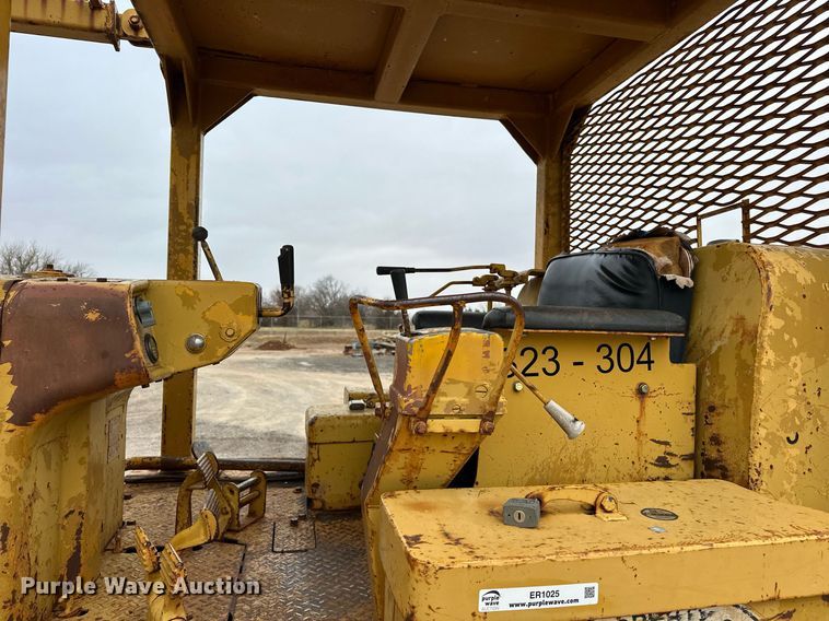 image for item ER1025 1973 Caterpillar D6C dozer