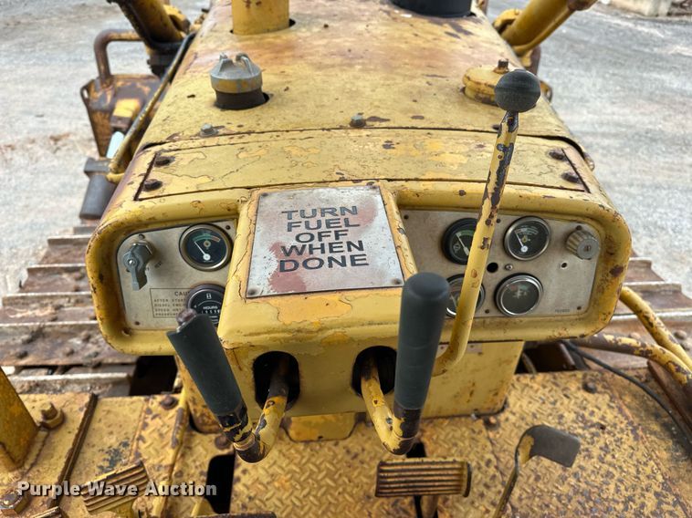 image for item ER1025 1973 Caterpillar D6C dozer