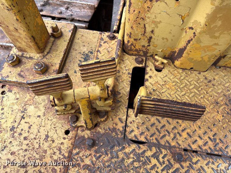 image for item ER1025 1973 Caterpillar D6C dozer