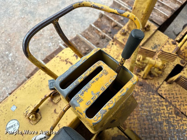 image for item ER1025 1973 Caterpillar D6C dozer