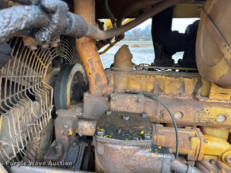 image for item ER1025 1973 Caterpillar D6C dozer