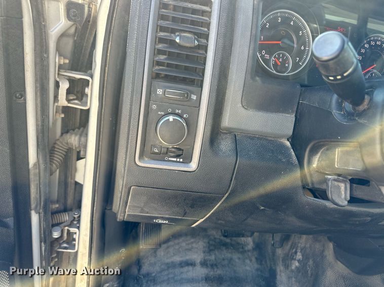 image for item ER8271 2013 Dodge Ram 1500 Crew Cab pickup truck