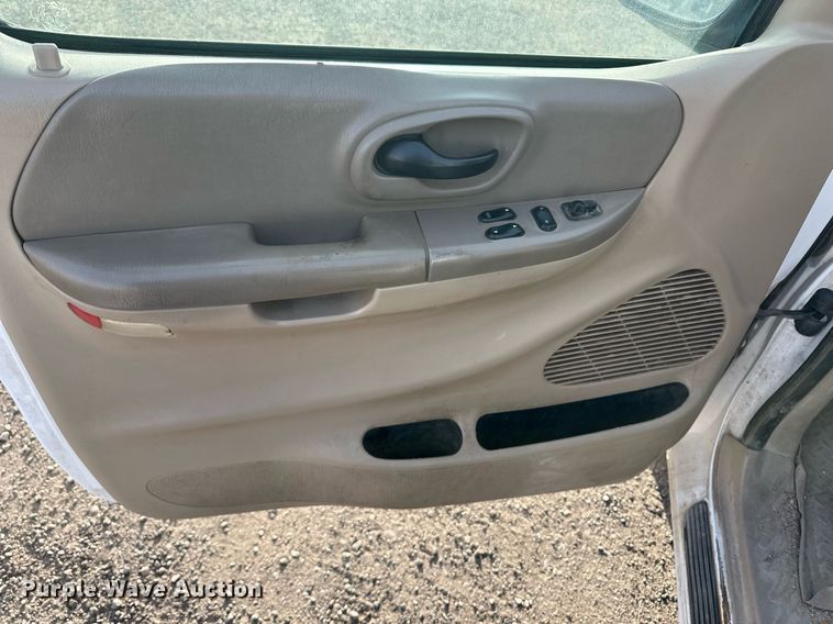 image for item ER8545 2000 Ford F150 animal control pickup truck