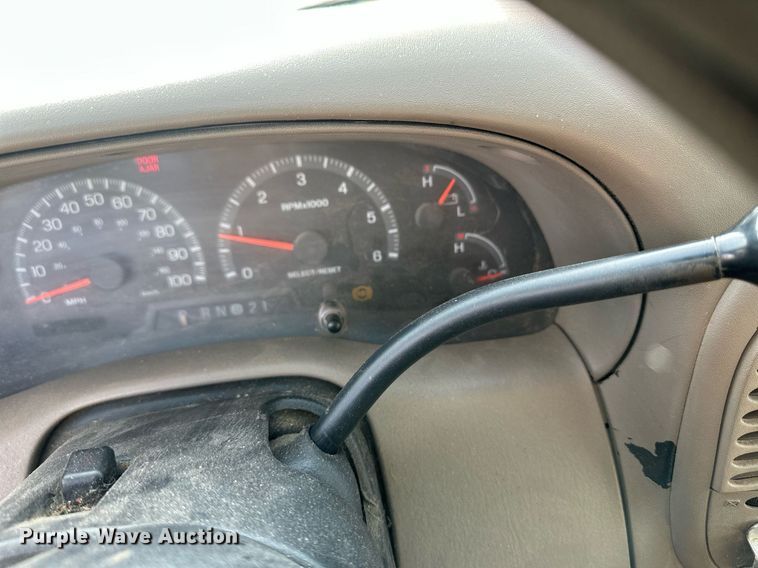 image for item ER8545 2000 Ford F150 animal control pickup truck