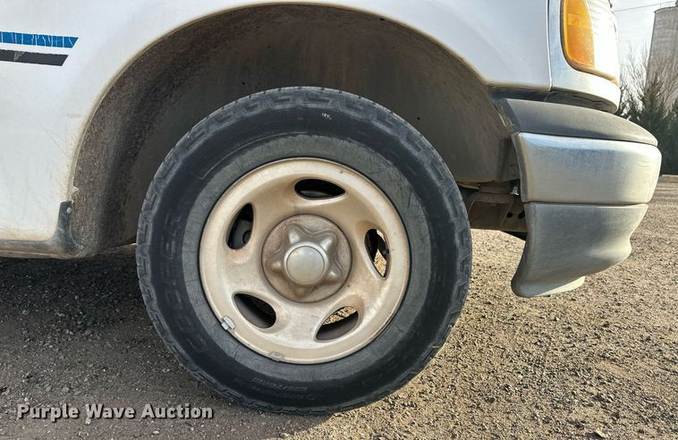 image for item ER8545 2000 Ford F150 animal control pickup truck